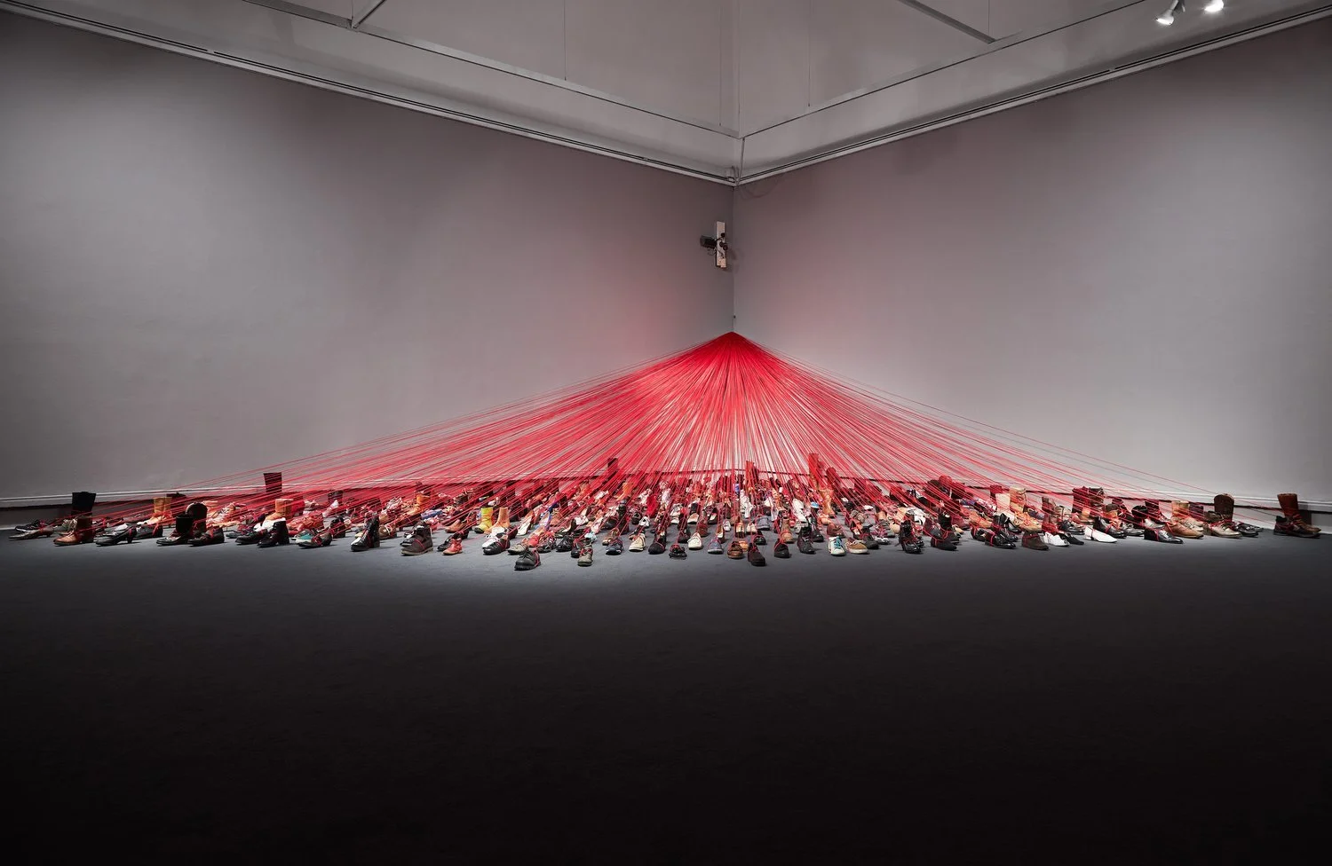 塩田千春　Chiharu Shiota CHIHARU SHIOTA–塩田千春